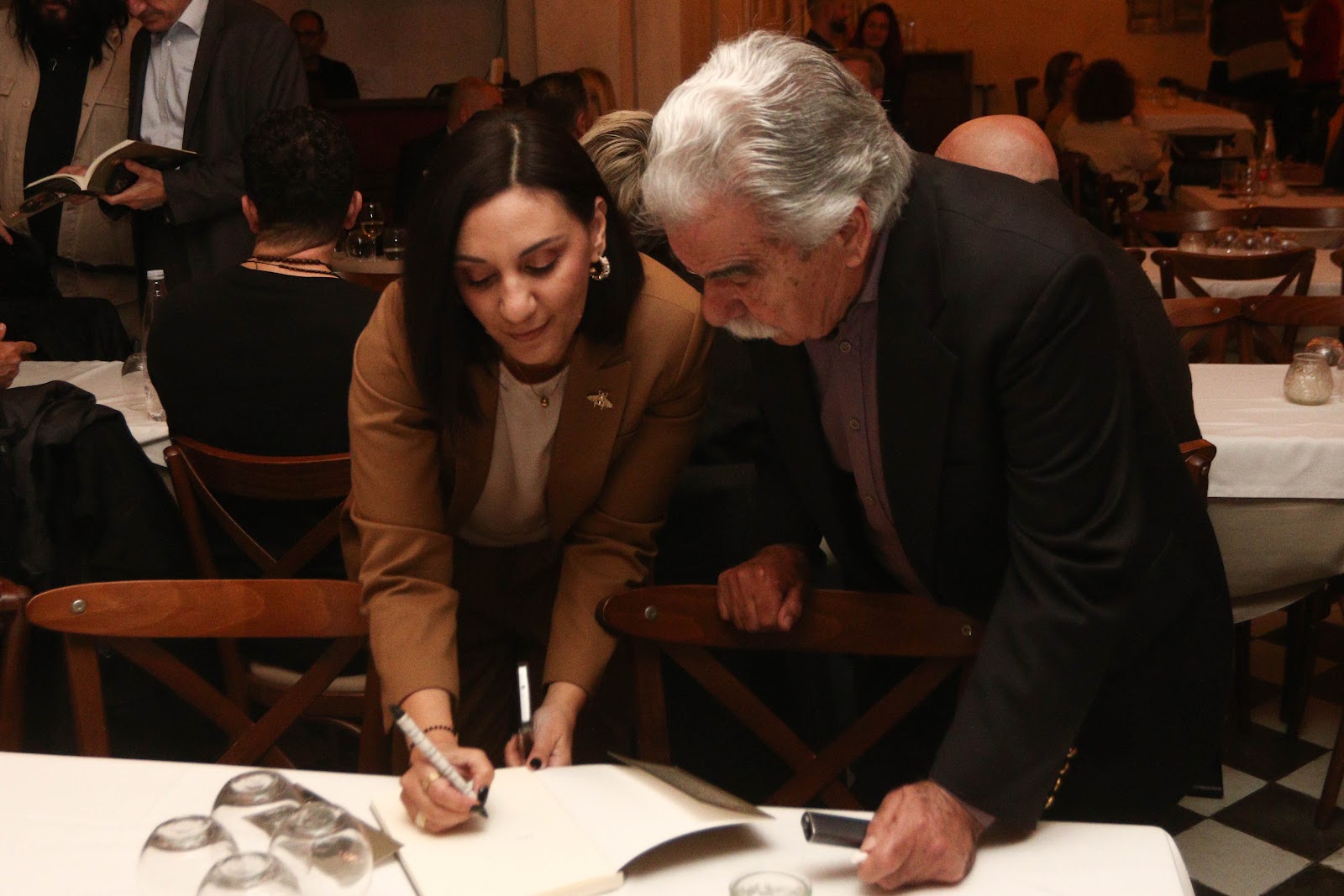 Παρουσιάστηκε η βιογραφικά του Μουσικού Λυράρη Βασίλη Σκουλα  με την συμμετοχή δυο Δημοσιογράφων Ξηρομεριτων απο τον Αστακό - Φωτογραφία 10