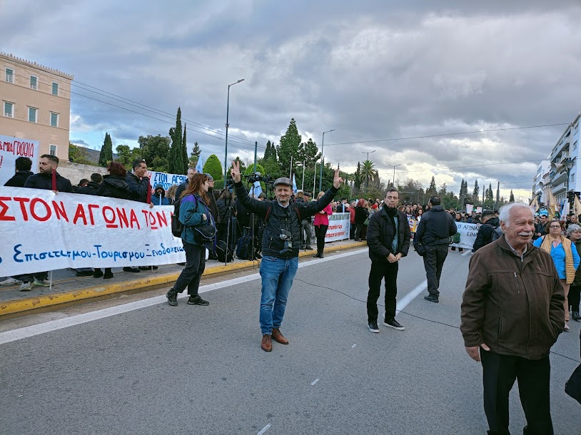 Οι Αγρότες με τα τρακτέρ στο Σύνταγμα - φωτο- βίντεο  MPAMPINH IN  6:32 Μ.Μ.  ΑΓΡΟΤΙΚΑ - Φωτογραφία 11