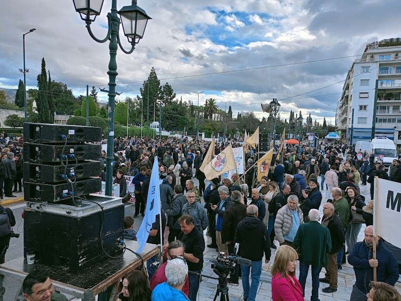 Οι Αγρότες με τα τρακτέρ στο Σύνταγμα - φωτο- βίντεο  MPAMPINH IN  6:32 Μ.Μ.  ΑΓΡΟΤΙΚΑ - Φωτογραφία 17