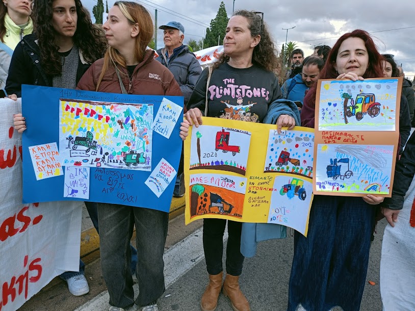 Οι Αγρότες με τα τρακτέρ στο Σύνταγμα - φωτο- βίντεο  MPAMPINH IN  6:32 Μ.Μ.  ΑΓΡΟΤΙΚΑ - Φωτογραφία 18