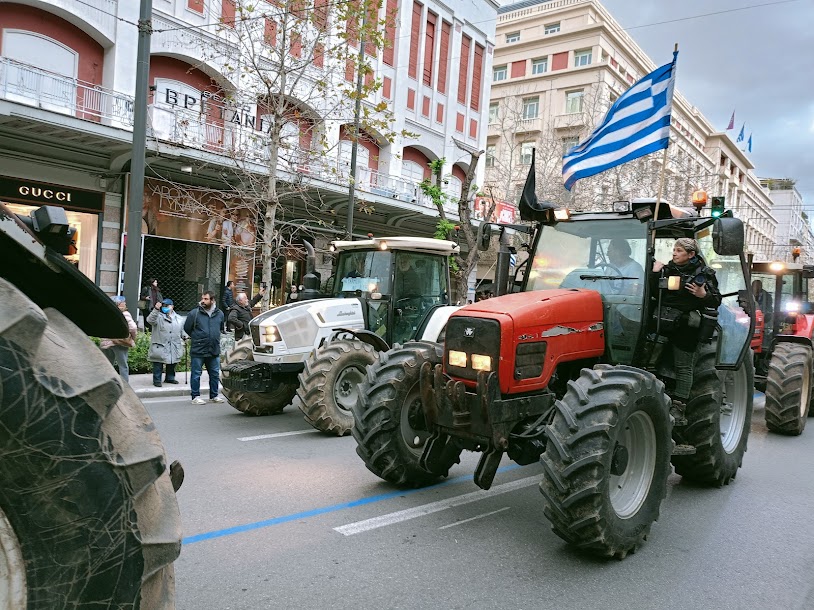 Οι Αγρότες με τα τρακτέρ στο Σύνταγμα - φωτο- βίντεο  MPAMPINH IN  6:32 Μ.Μ.  ΑΓΡΟΤΙΚΑ - Φωτογραφία 24