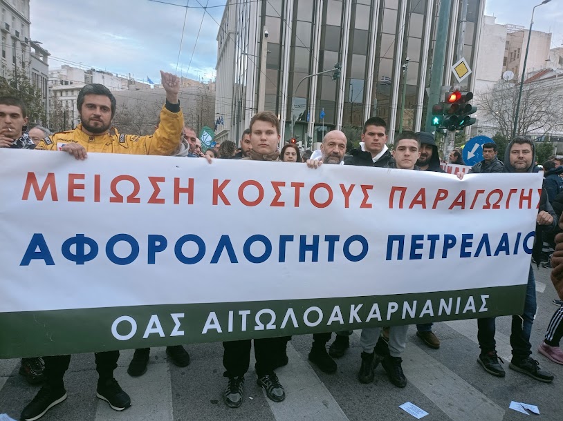 Οι Αγρότες με τα τρακτέρ στο Σύνταγμα - φωτο- βίντεο  MPAMPINH IN  6:32 Μ.Μ.  ΑΓΡΟΤΙΚΑ - Φωτογραφία 3