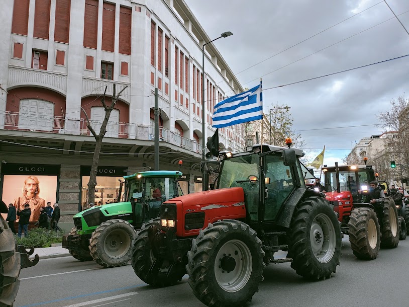 Οι Αγρότες με τα τρακτέρ στο Σύνταγμα - φωτο- βίντεο  MPAMPINH IN  6:32 Μ.Μ.  ΑΓΡΟΤΙΚΑ - Φωτογραφία 31