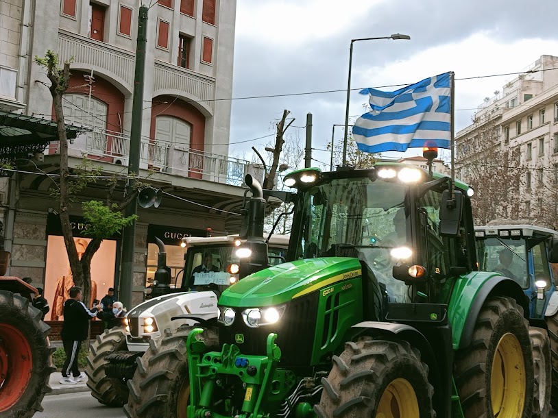 Οι Αγρότες με τα τρακτέρ στο Σύνταγμα - φωτο- βίντεο  MPAMPINH IN  6:32 Μ.Μ.  ΑΓΡΟΤΙΚΑ - Φωτογραφία 32