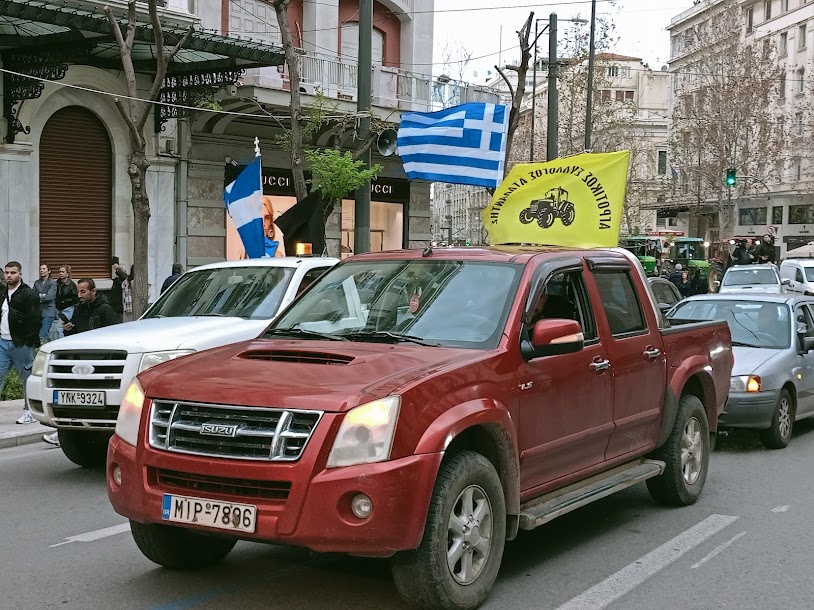 Οι Αγρότες με τα τρακτέρ στο Σύνταγμα - φωτο- βίντεο  MPAMPINH IN  6:32 Μ.Μ.  ΑΓΡΟΤΙΚΑ - Φωτογραφία 34