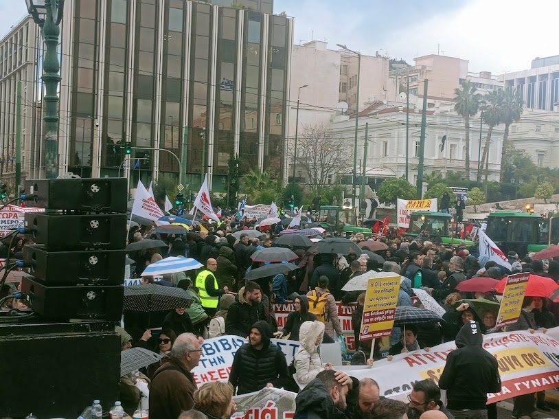 Οι Αγρότες με τα τρακτέρ στο Σύνταγμα - φωτο- βίντεο  MPAMPINH IN  6:32 Μ.Μ.  ΑΓΡΟΤΙΚΑ - Φωτογραφία 37