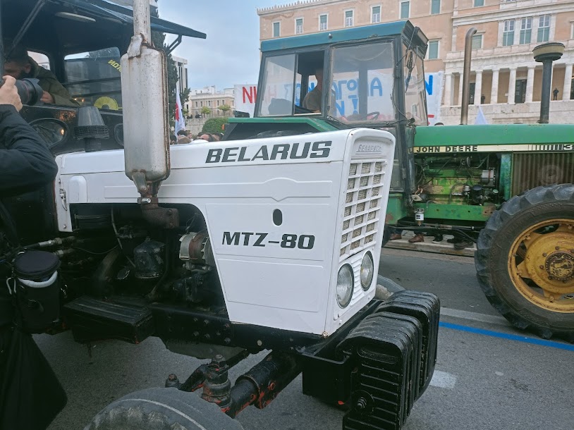 Οι Αγρότες με τα τρακτέρ στο Σύνταγμα - φωτο- βίντεο  MPAMPINH IN  6:32 Μ.Μ.  ΑΓΡΟΤΙΚΑ - Φωτογραφία 44