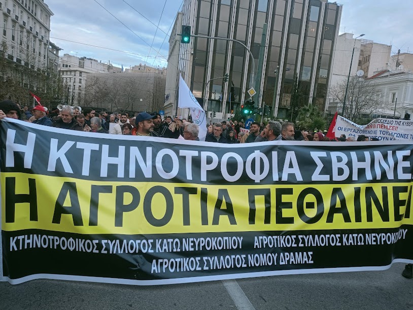 Οι Αγρότες με τα τρακτέρ στο Σύνταγμα - φωτο- βίντεο  MPAMPINH IN  6:32 Μ.Μ.  ΑΓΡΟΤΙΚΑ - Φωτογραφία 49