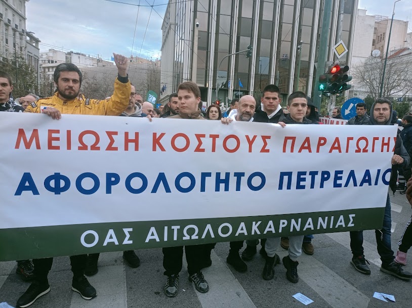 Οι Αγρότες με τα τρακτέρ στο Σύνταγμα - φωτο- βίντεο  MPAMPINH IN  6:32 Μ.Μ.  ΑΓΡΟΤΙΚΑ - Φωτογραφία 51