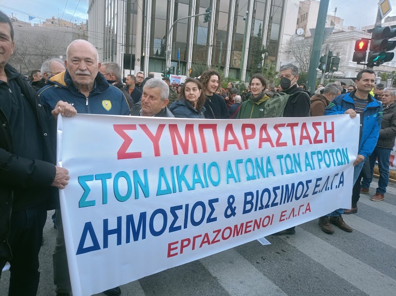 Οι Αγρότες με τα τρακτέρ στο Σύνταγμα - φωτο- βίντεο  MPAMPINH IN  6:32 Μ.Μ.  ΑΓΡΟΤΙΚΑ - Φωτογραφία 54