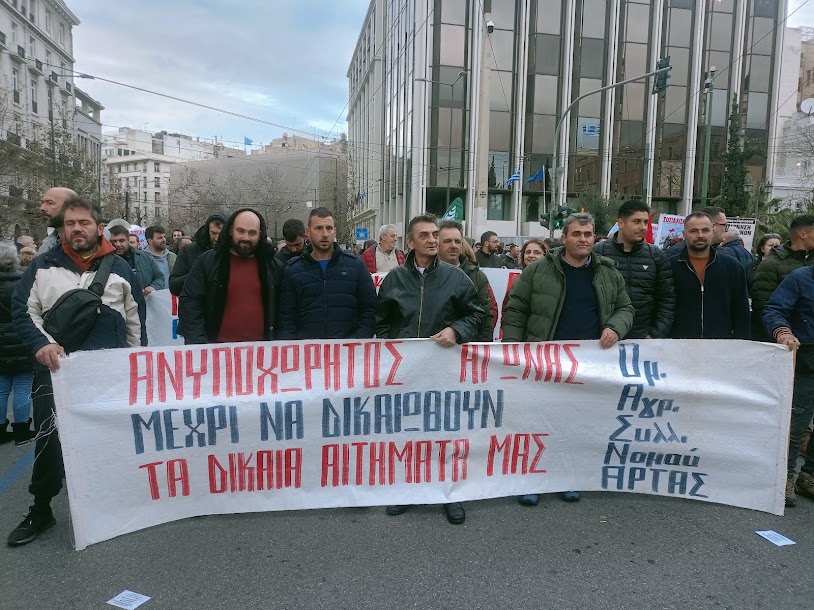 Οι Αγρότες με τα τρακτέρ στο Σύνταγμα - φωτο- βίντεο  MPAMPINH IN  6:32 Μ.Μ.  ΑΓΡΟΤΙΚΑ - Φωτογραφία 55