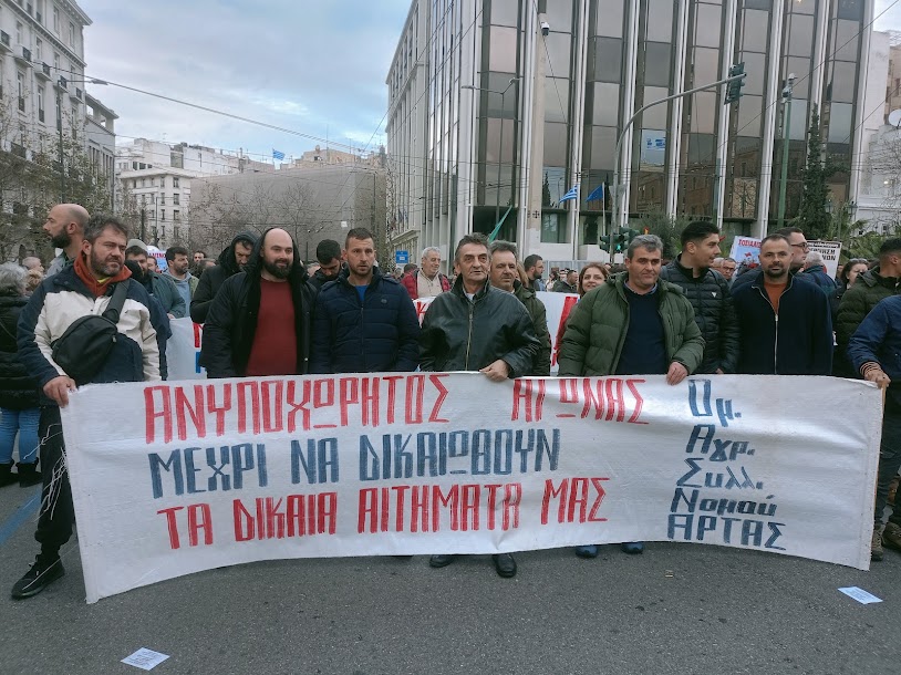 Οι Αγρότες με τα τρακτέρ στο Σύνταγμα - φωτο- βίντεο  MPAMPINH IN  6:32 Μ.Μ.  ΑΓΡΟΤΙΚΑ - Φωτογραφία 56