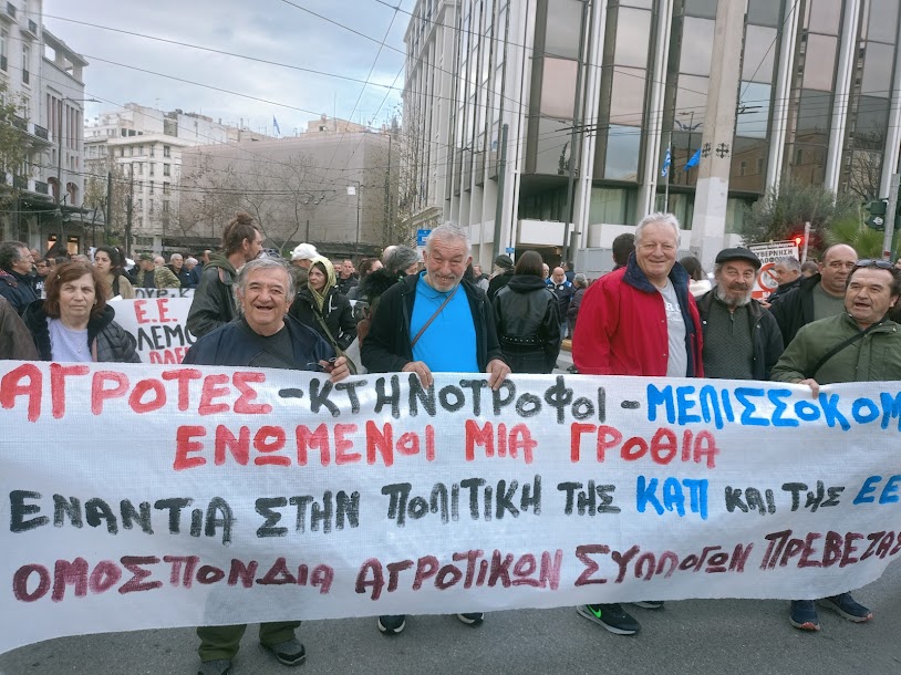 Οι Αγρότες με τα τρακτέρ στο Σύνταγμα - φωτο- βίντεο  MPAMPINH IN  6:32 Μ.Μ.  ΑΓΡΟΤΙΚΑ - Φωτογραφία 58