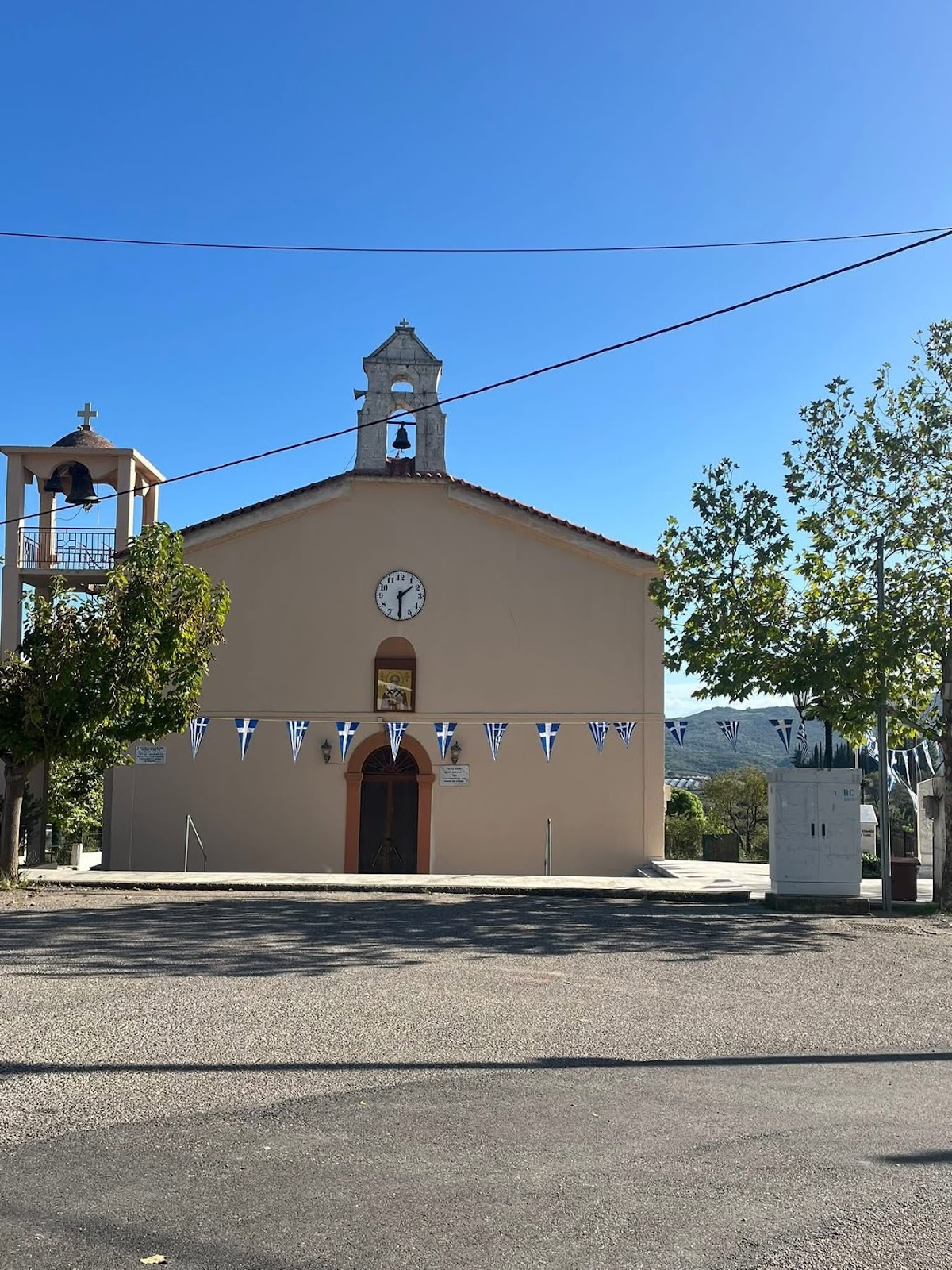 Δημήτρης Μπενέκος  Παρέλαση και κατάθεση στεφάνων από τους μαθητές του Δημοτικού Σχολείου Μπαμπίνης! - Φωτογραφία 7