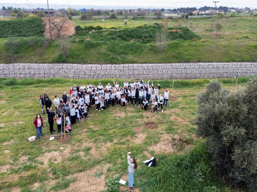 Επιτυχημένη δράση δενδροφύτευσης της φαρμακαποθήκης Liafarm σε συνεργασία με τον Δήμο Θέρμης - Φωτογραφία 6