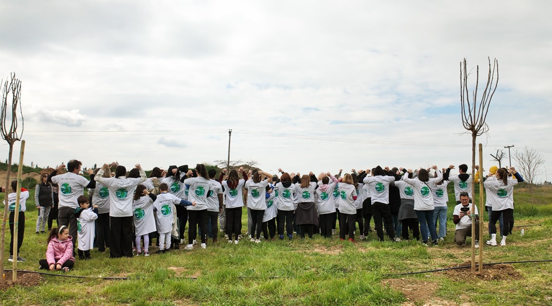 Επιτυχημένη δράση δενδροφύτευσης της φαρμακαποθήκης Liafarm σε συνεργασία με τον Δήμο Θέρμης - Φωτογραφία 7