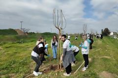 Επιτυχημένη δράση δενδροφύτευσης της φαρμακαποθήκης Liafarm σε συνεργασία με τον Δήμο Θέρμης