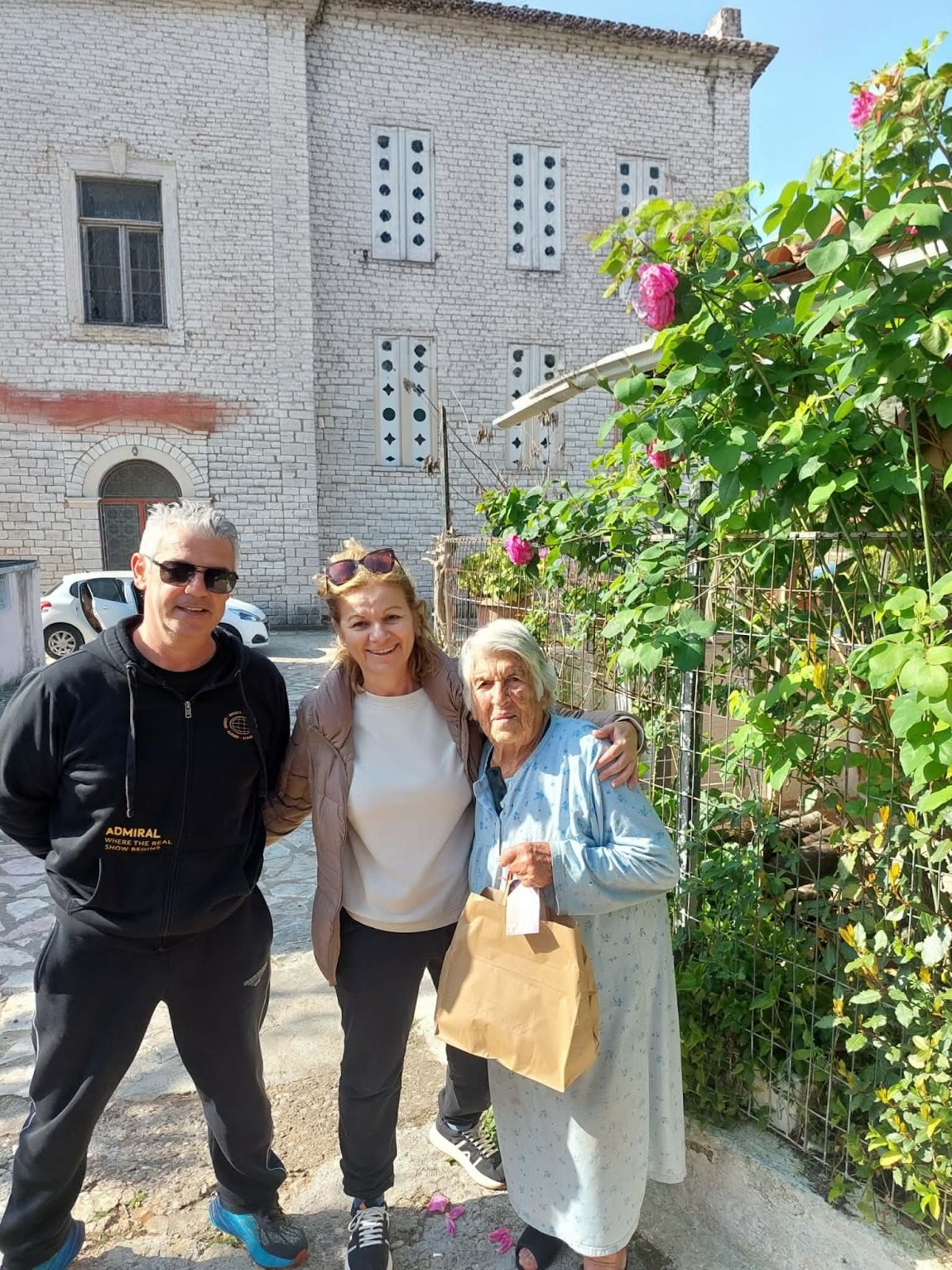 Σύλλογος Μαχαιριωτών  : Μοιράσαμε  ευχες και τα πασχαλινά  τσουρέκια στους κατοίκους του χωριού μας, - Φωτογραφία 6