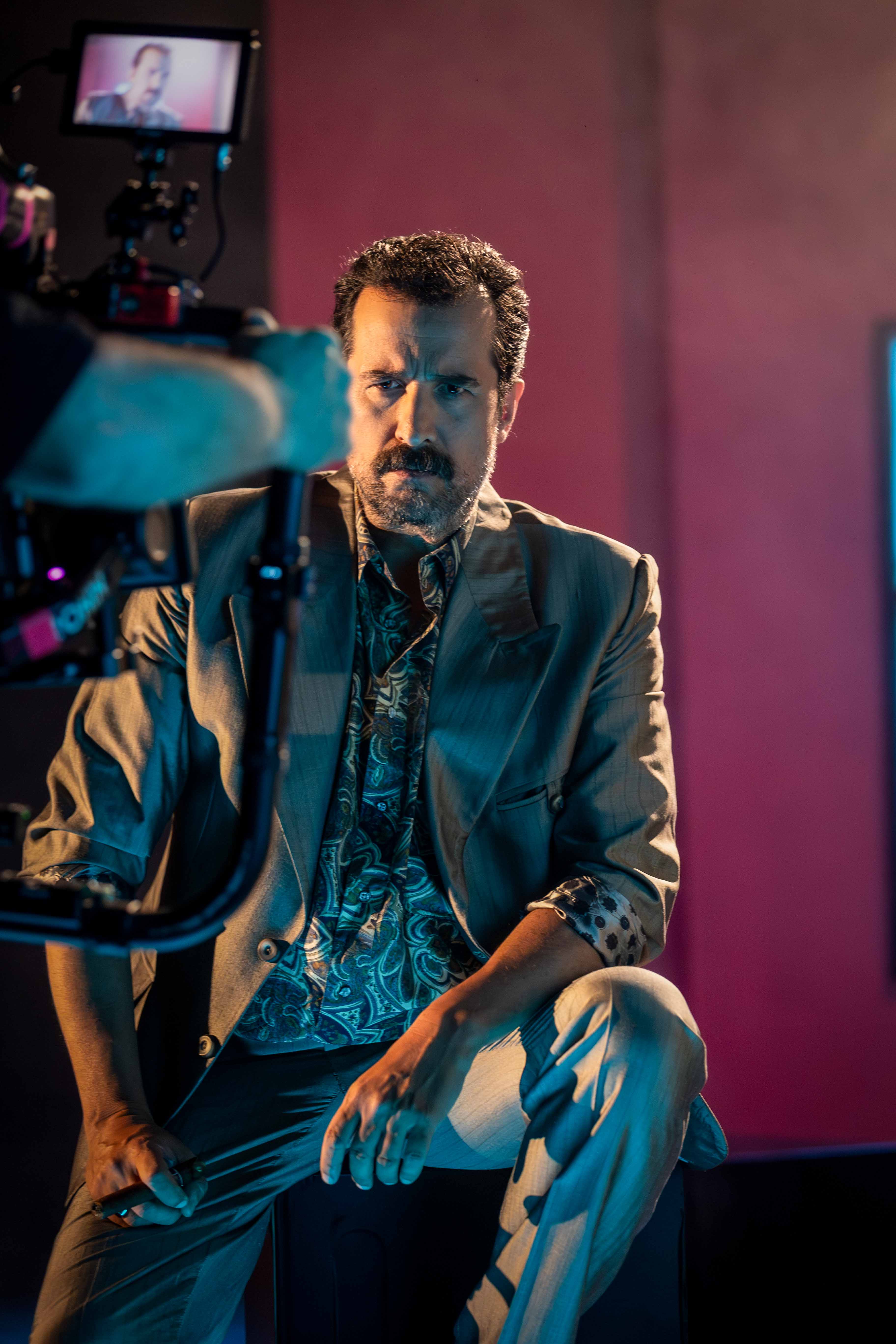 ΝΤΕΡΤΙ: Δείτε backstage υλικό από τα γυρίσματα του τρέιλερ - Φωτογραφία 12