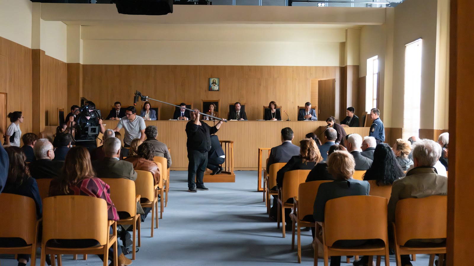 «Σύγκρουση»: Ολοκληρώθηκαν τα γυρίσματα του νέου ερωτικού δικαστικού θρίλερ του MEGA - Δείτε νέο backstage φωτογραφικό υλικό - Φωτογραφία 17