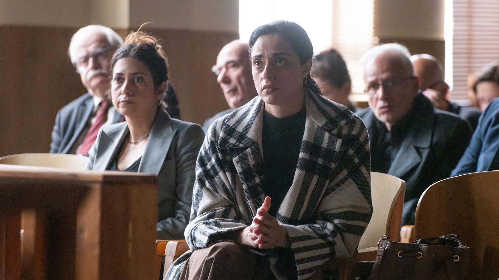«Σύγκρουση»: Ολοκληρώθηκαν τα γυρίσματα του νέου ερωτικού δικαστικού θρίλερ του MEGA - Δείτε νέο backstage φωτογραφικό υλικό - Φωτογραφία 19