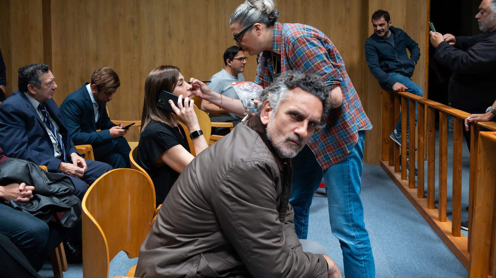 «Σύγκρουση»: Ολοκληρώθηκαν τα γυρίσματα του νέου ερωτικού δικαστικού θρίλερ του MEGA - Δείτε νέο backstage φωτογραφικό υλικό - Φωτογραφία 21