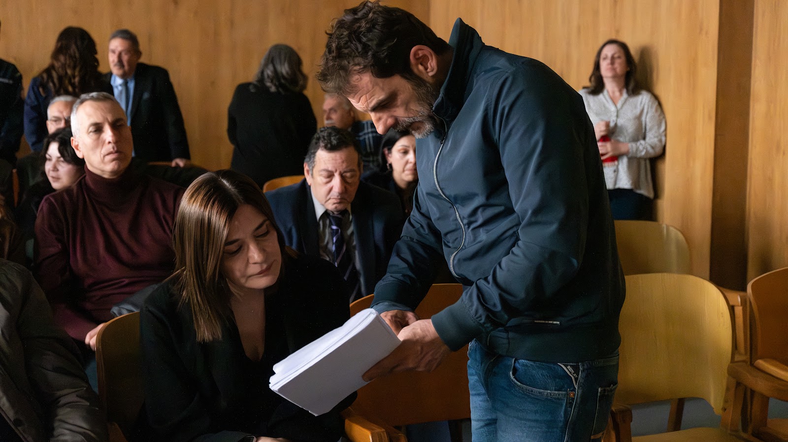 «Σύγκρουση»: Ολοκληρώθηκαν τα γυρίσματα του νέου ερωτικού δικαστικού θρίλερ του MEGA - Δείτε νέο backstage φωτογραφικό υλικό - Φωτογραφία 9