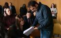 «Σύγκρουση»: Ολοκληρώθηκαν τα γυρίσματα του νέου ερωτικού δικαστικού θρίλερ του MEGA - Δείτε νέο backstage φωτογραφικό υλικό - Φωτογραφία 9