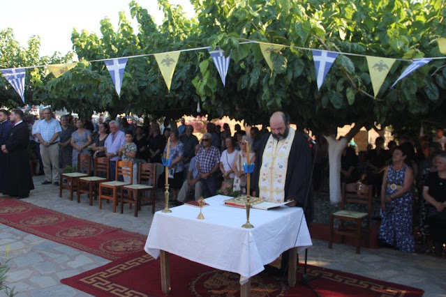 Πλήθος πιστών παρακολούθησε τον Μέγα Πανηγυρικό Εσπερινό  στο Παρεκκλήσι του Αγίου Νικοδήμου του Αγιορείτου στο Κουβαρά Φυτειών - Φωτογραφία 1
