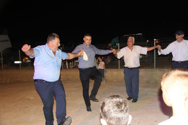 Οι Γαντζουδαιοι κάνουν μια χαρά παντρευουνε τον Πανο με κουμπάρο τον Γιάννη Χρονη - Φωτογραφία 2