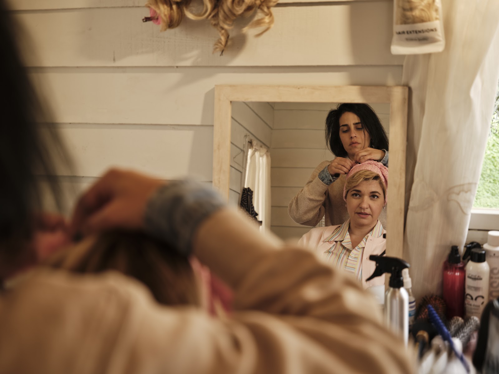 Δείτε εδώ το νέο backstage φωτογραφικό υλικό της σειράς «Κάμπινγκ» - Φωτογραφία 6