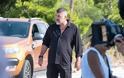 «Δυο μαύρα πουκάμισα»: Δείτε τις νέες backstage φωτογραφίες από τα γυρίσματα - Φωτογραφία 15