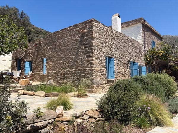 HOME TOUR: Παραδοσιακό πετρόκτιστο στην Άνδρο - Φωτογραφία 2