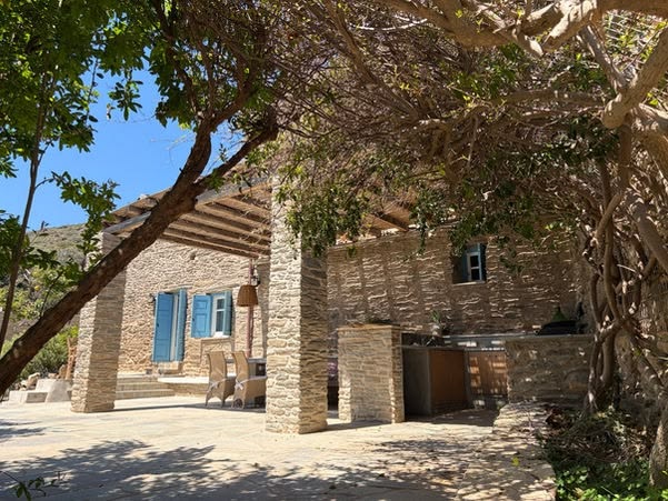 HOME TOUR: Παραδοσιακό πετρόκτιστο στην Άνδρο - Φωτογραφία 21