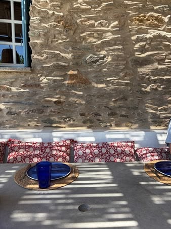 HOME TOUR: Παραδοσιακό πετρόκτιστο στην Άνδρο - Φωτογραφία 23
