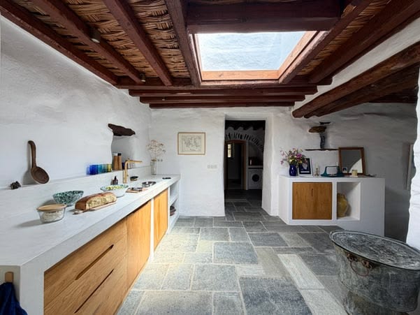 HOME TOUR: Παραδοσιακό πετρόκτιστο στην Άνδρο - Φωτογραφία 9