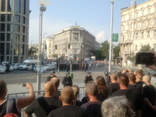 Ισχυρή αστυνομική δύναμη στο Gay Pride Parade στη Βουδαπέστη - Φωτογραφία 1