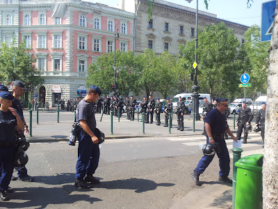 Ισχυρή αστυνομική δύναμη στο Gay Pride Parade στη Βουδαπέστη - Φωτογραφία 3