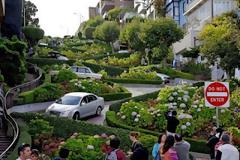 Έχετε δει οδό με τόσες πολλές στροφές;