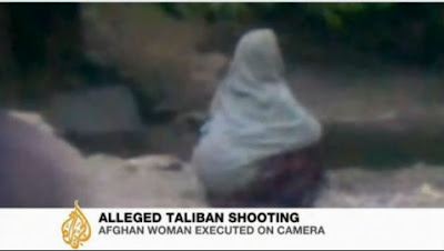 Βιντεο ΣΟΚ - Αφγανός πυροβόλησε και σκότωσε την γυναίκα του επειδή τον απάτησε - Φωτογραφία 1
