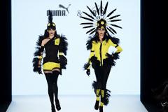 ΚΑΙ... ΠΑΣΑΡΕΛΑ ΜΕ ΕΝΔΥΜΑΤΟΛΟΓΙΚΕΣ ΠΡΟΤΑΣΕΙΣ ΓΙΑ ΤΙΣ ΓΥΝΑΙΚΕΣ ΟΠΑΔΟΥΣ Η ΝΤΟΡΤΜΟΥΝΤ! (PHOTOS)