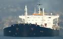 Ιρανικό τάνκερ γεμάτο πετρέλαιο στα...αζήτητα