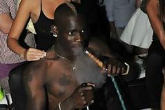 ΕΤΣΙ... ΞΕΠΕΡΝΑΕΙ ΤΑ ΣΟΚ ΠΟΥ ΥΠΕΣΤΗ Ο ΜΠΑΛΟΤΕΛΙ! (PHOTOS)