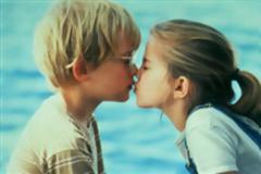 Δείτε πως είναι σήμερα η πρωταγωνίστρια της ταινίας «Το κορίτσι μου»