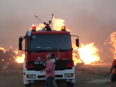 Yπό μερικό έλεγχο η πυρκαγιά στη Μεταξάδα Μεσσηνίας - Φωτογραφία 1