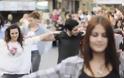 VIDEO:Έλληνες φοιτητές χορεύουν Ζορμπά στο Λονδίνο!