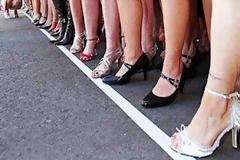 Σπριντ με...γόβα στιλέτο [ΒΙΝΤΕΟ]