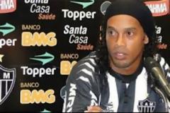 H Cola «έφαγε» Ροναλντίνιο [photos]