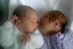 Απίστευτο: Γέννησε δίδυμα σε διαφορετικές χώρες!