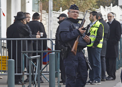 Γαλλία: Ένοπλος κρατάει ομήρους σε σχολείο - Φωτογραφία 1